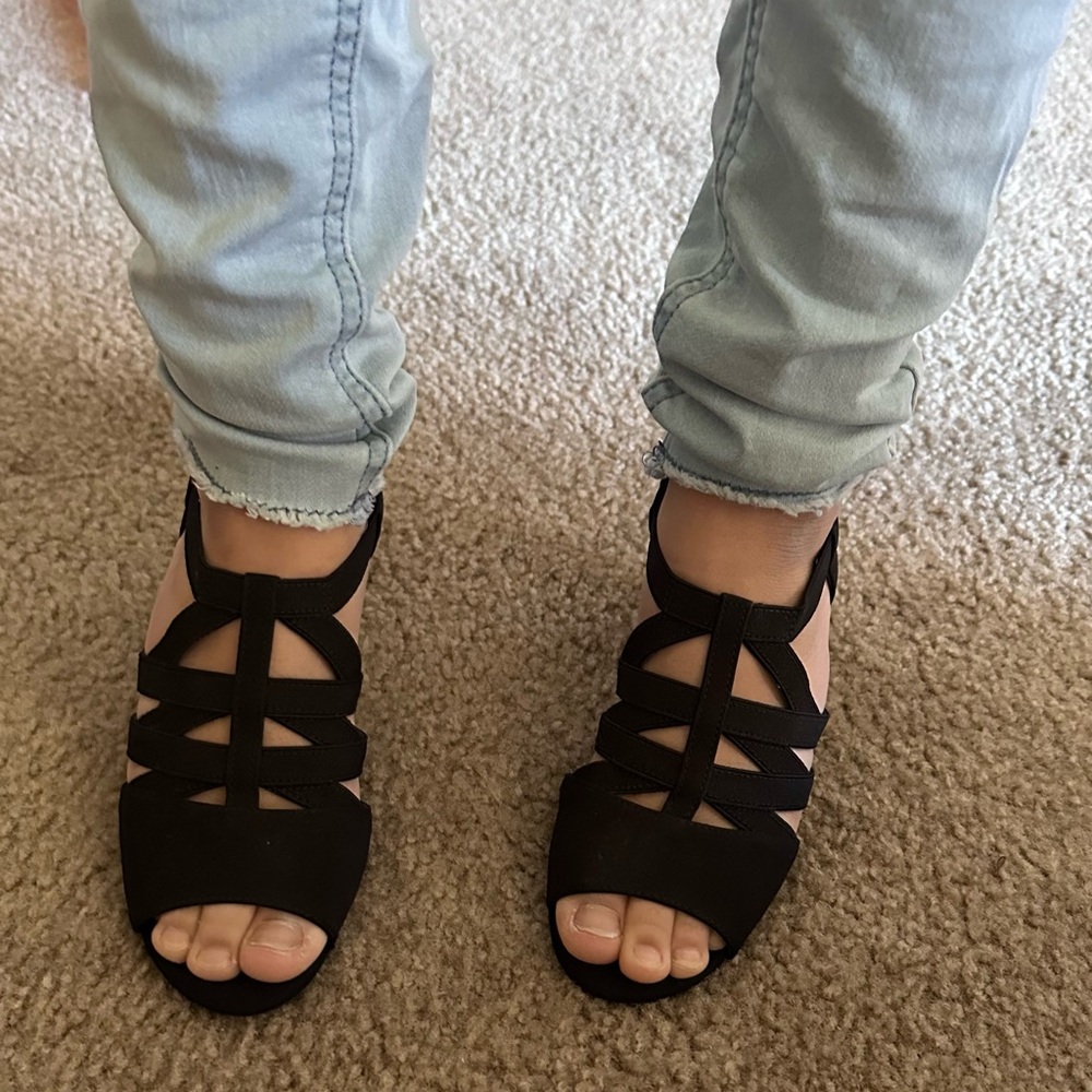 Impo Vesta Black Strappy Sandals Sz 5.5